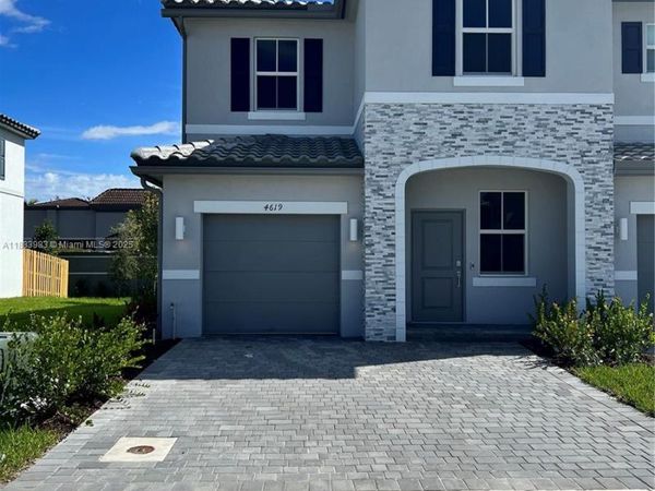 4619 NW 118 Ave, Coral Springs, FL 33076