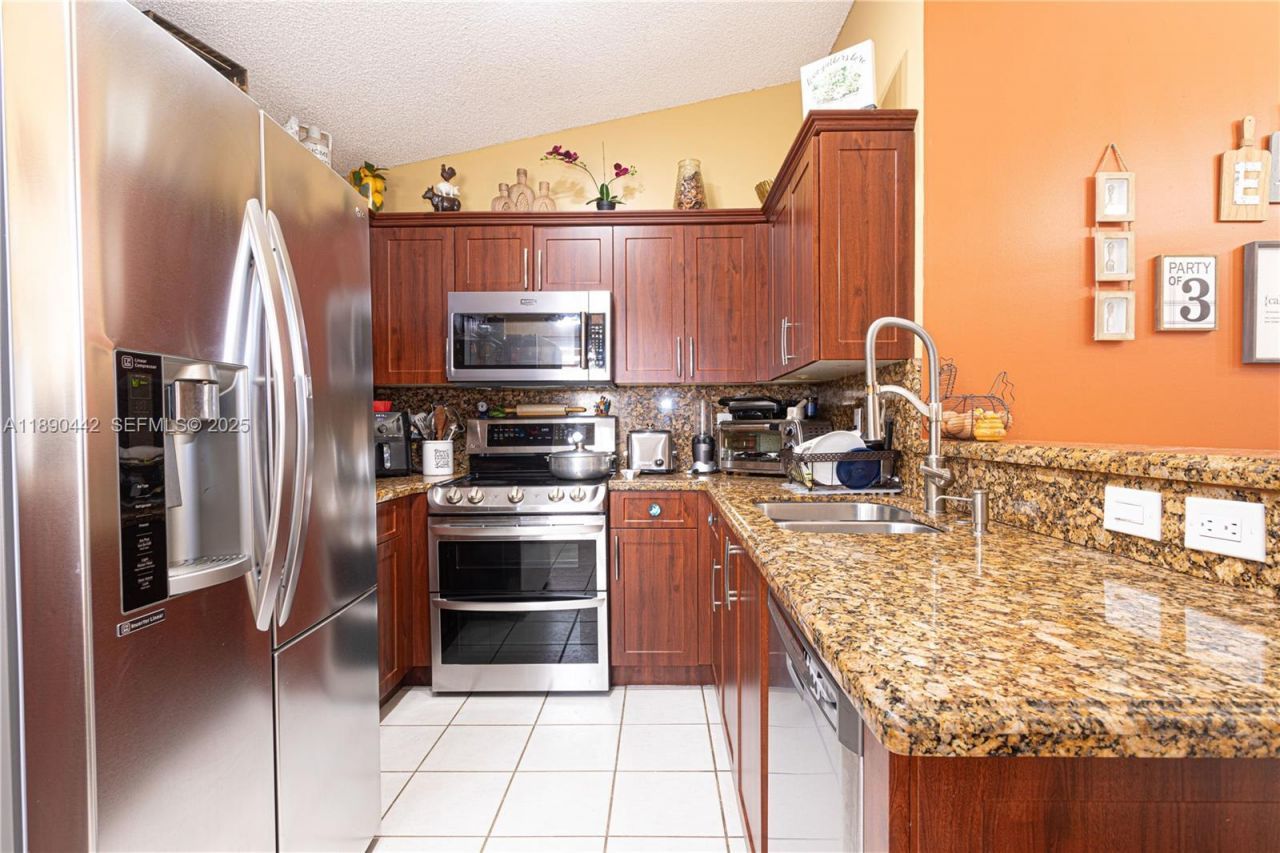 4810 SW 153rd Ter, Miramar, FL 33027 Photo