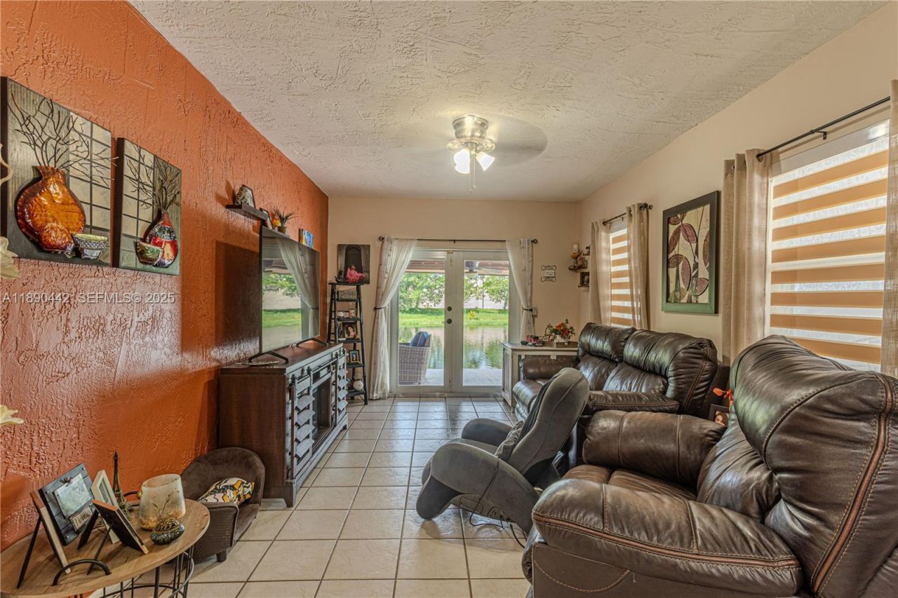 4810 SW 153rd Ter, Miramar, FL 33027 Photo