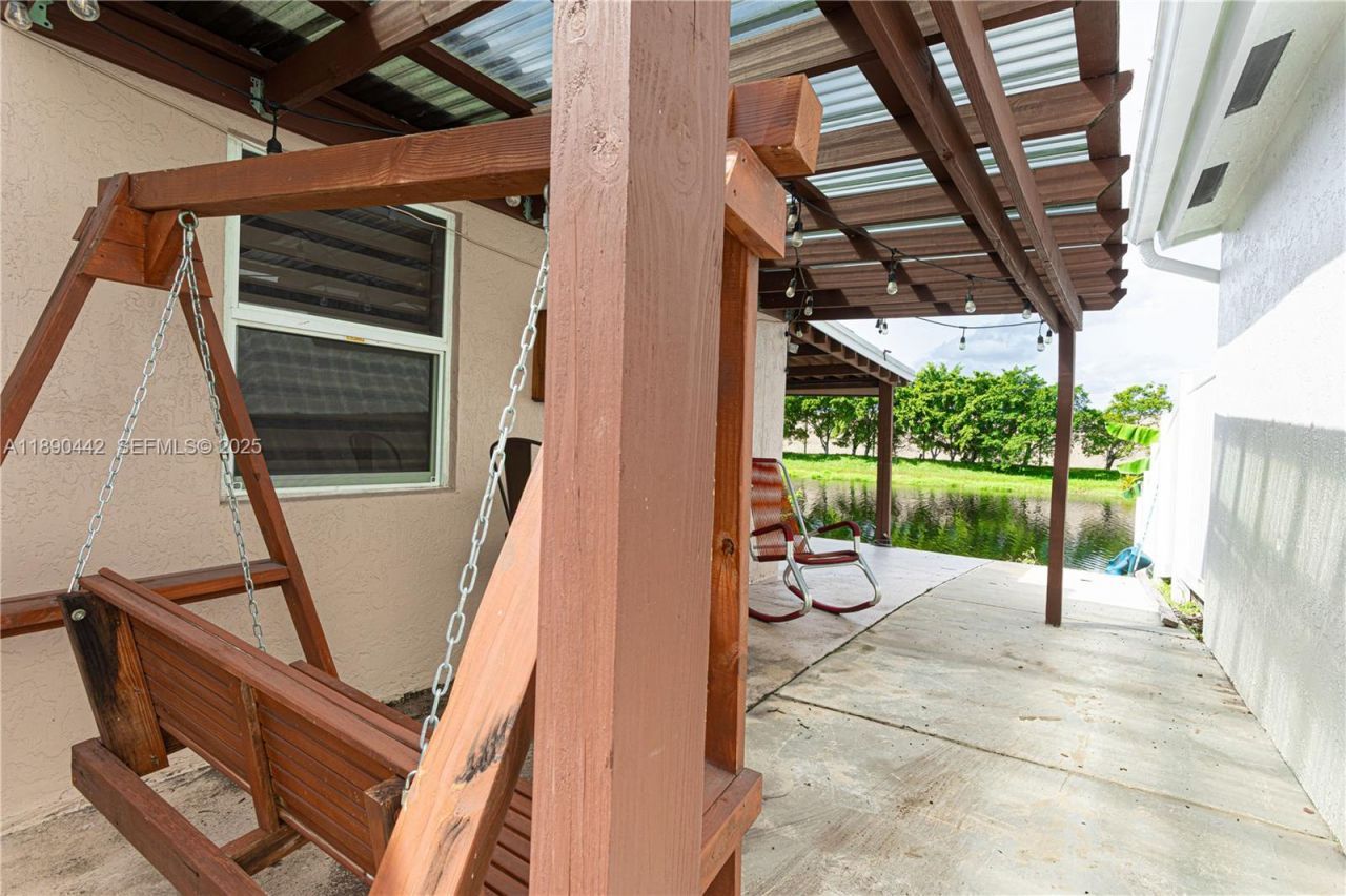 4810 SW 153rd Ter, Miramar, FL 33027 Photo