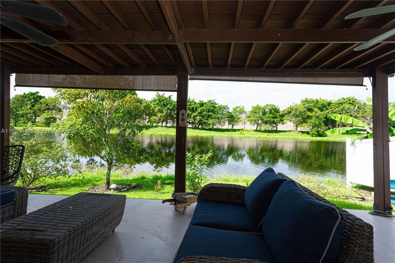 4810 SW 153rd Ter, Miramar, FL 33027 Photo