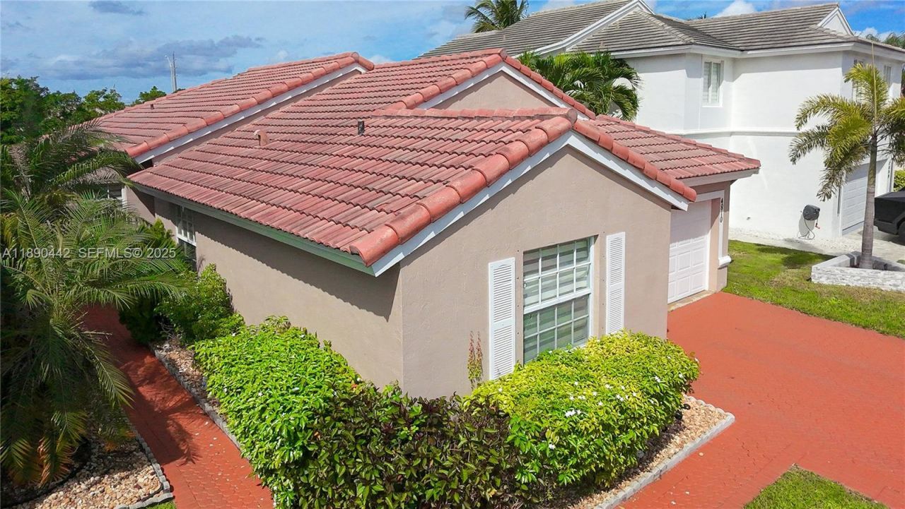 4810 SW 153rd Ter, Miramar, FL 33027 Photo