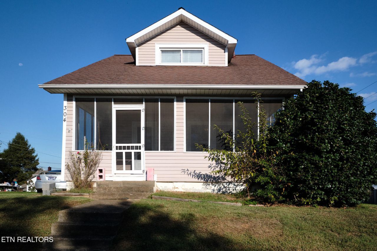 304 W Lincoln Rd, Alcoa, TN 37701 Main Photo