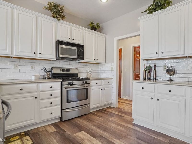 2872 IRONWOOD Drive, Green, OH 44312 Photo 24