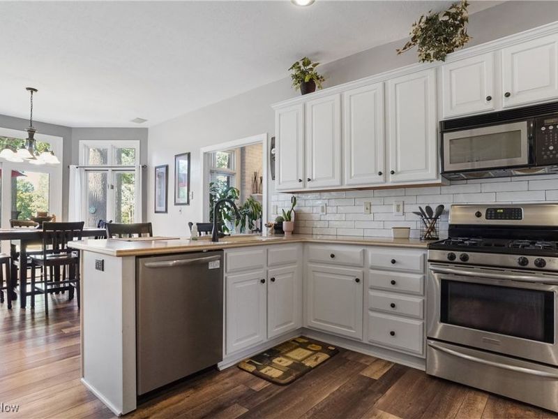 2872 IRONWOOD Drive, Green, OH 44312 Photo 26