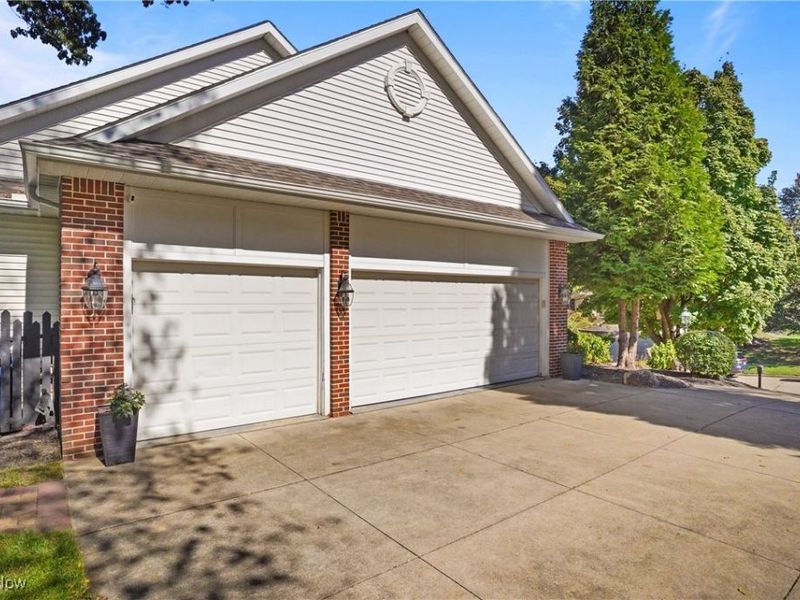 2872 IRONWOOD Drive, Green, OH 44312 Photo 8