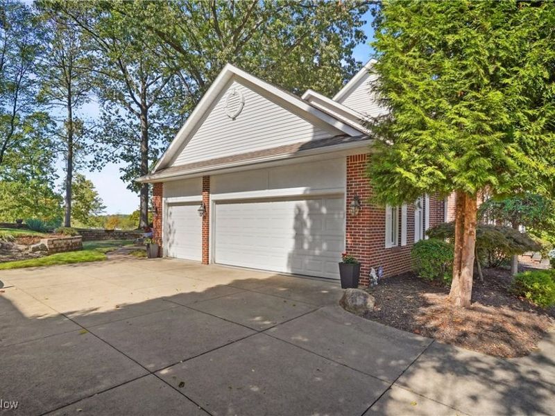 2872 IRONWOOD Drive, Green, OH 44312 Photo 9