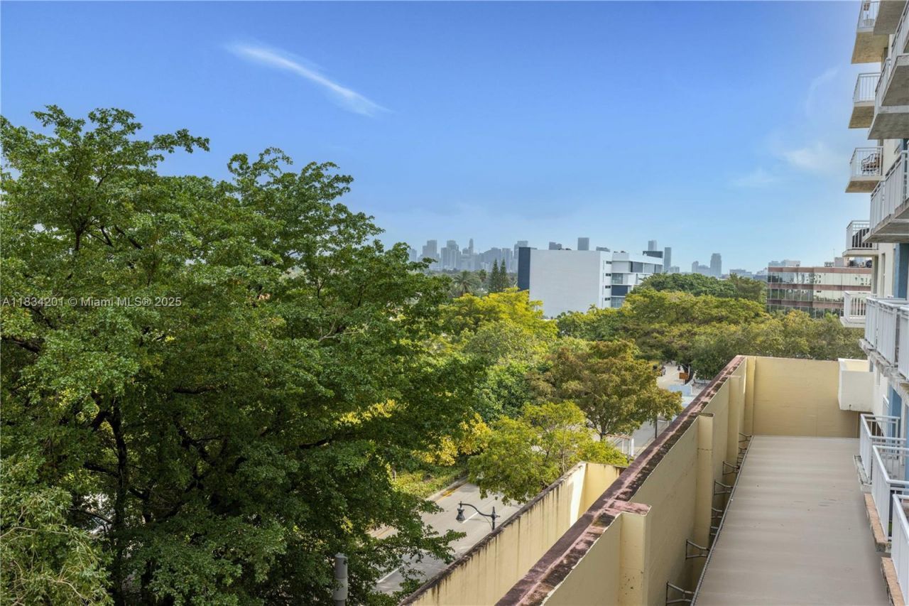 3000 Coral Way, Unit 513, Miami, FL 33145 Photo