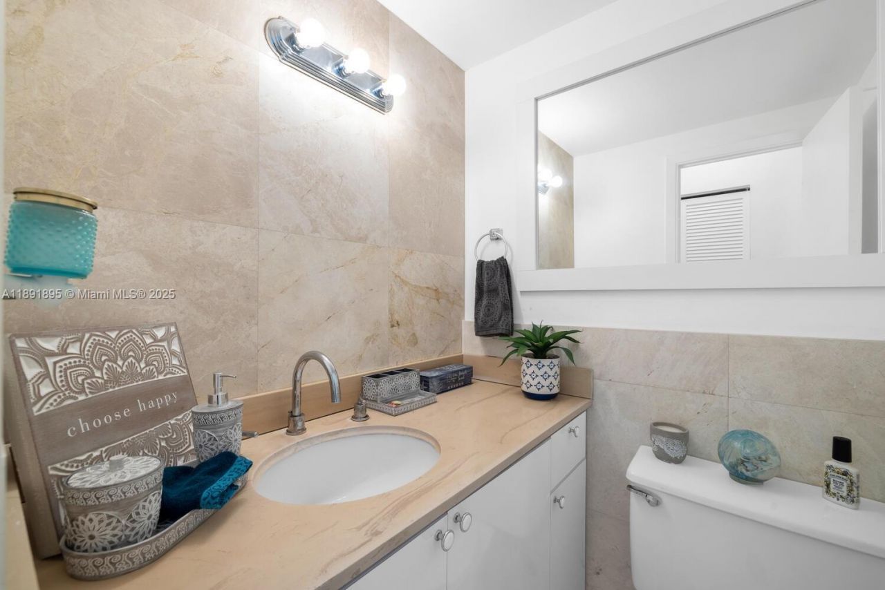 500 Bayview Dr, Unit 2119, Sunny Isles Beach, FL 33160 Photo