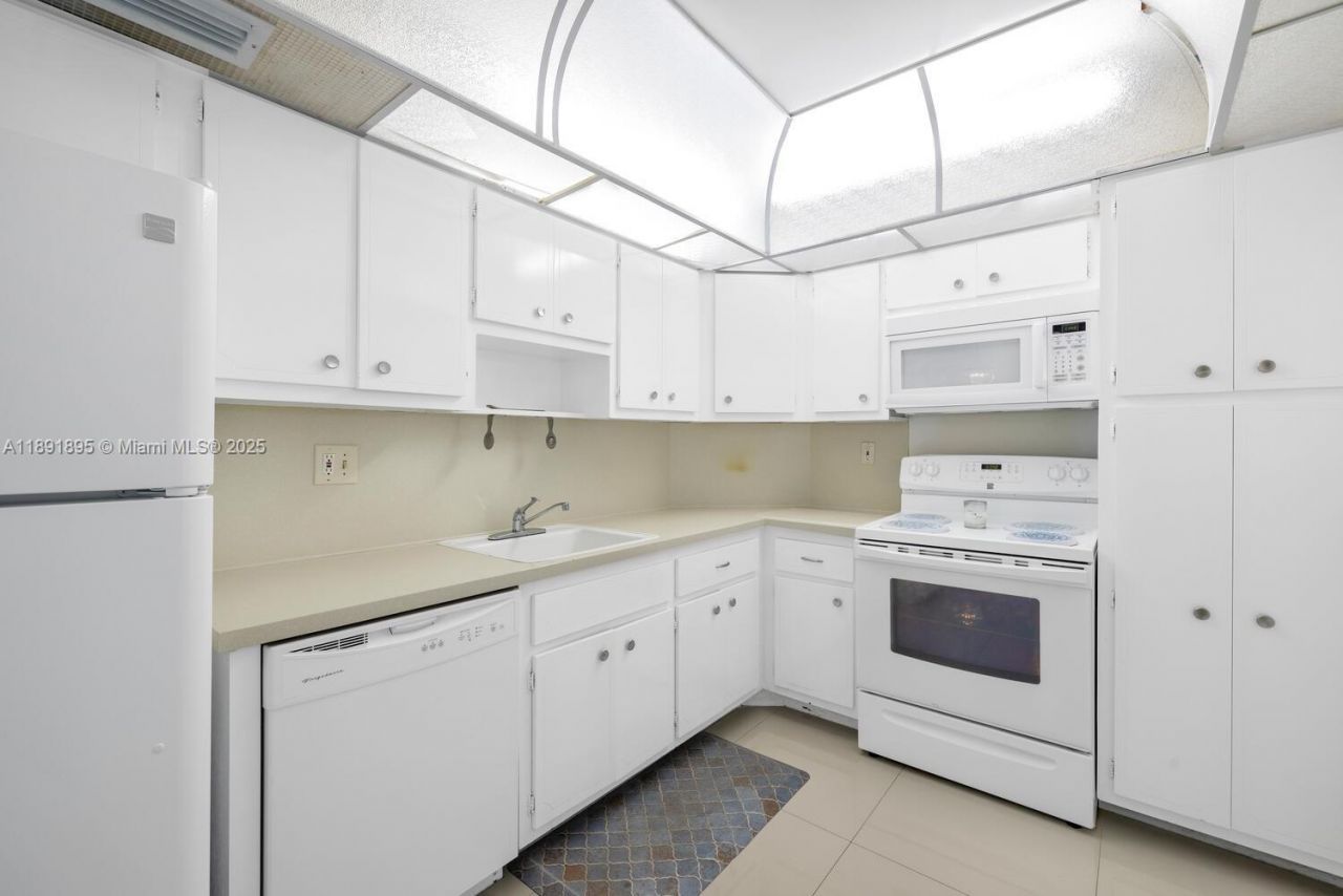 500 Bayview Dr, Unit 2119, Sunny Isles Beach, FL 33160 Photo