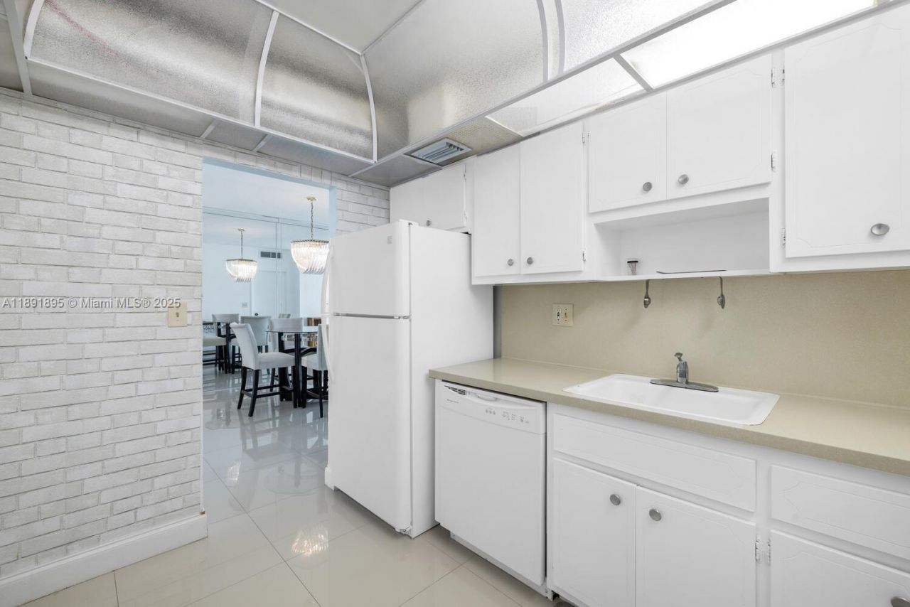 500 Bayview Dr, Unit 2119, Sunny Isles Beach, FL 33160 Photo