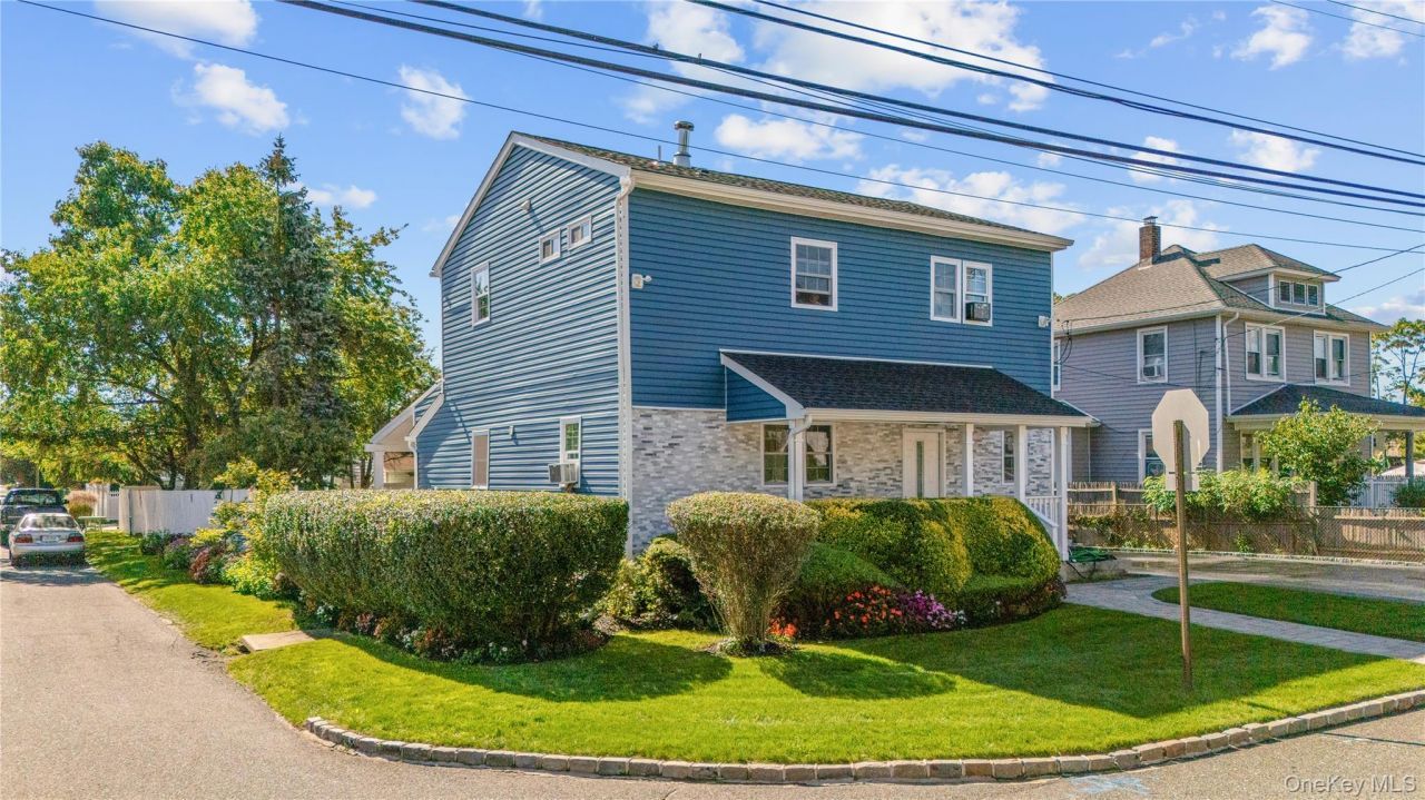 84 E 9th Street, Huntington Station, NY 11746 Main Photo