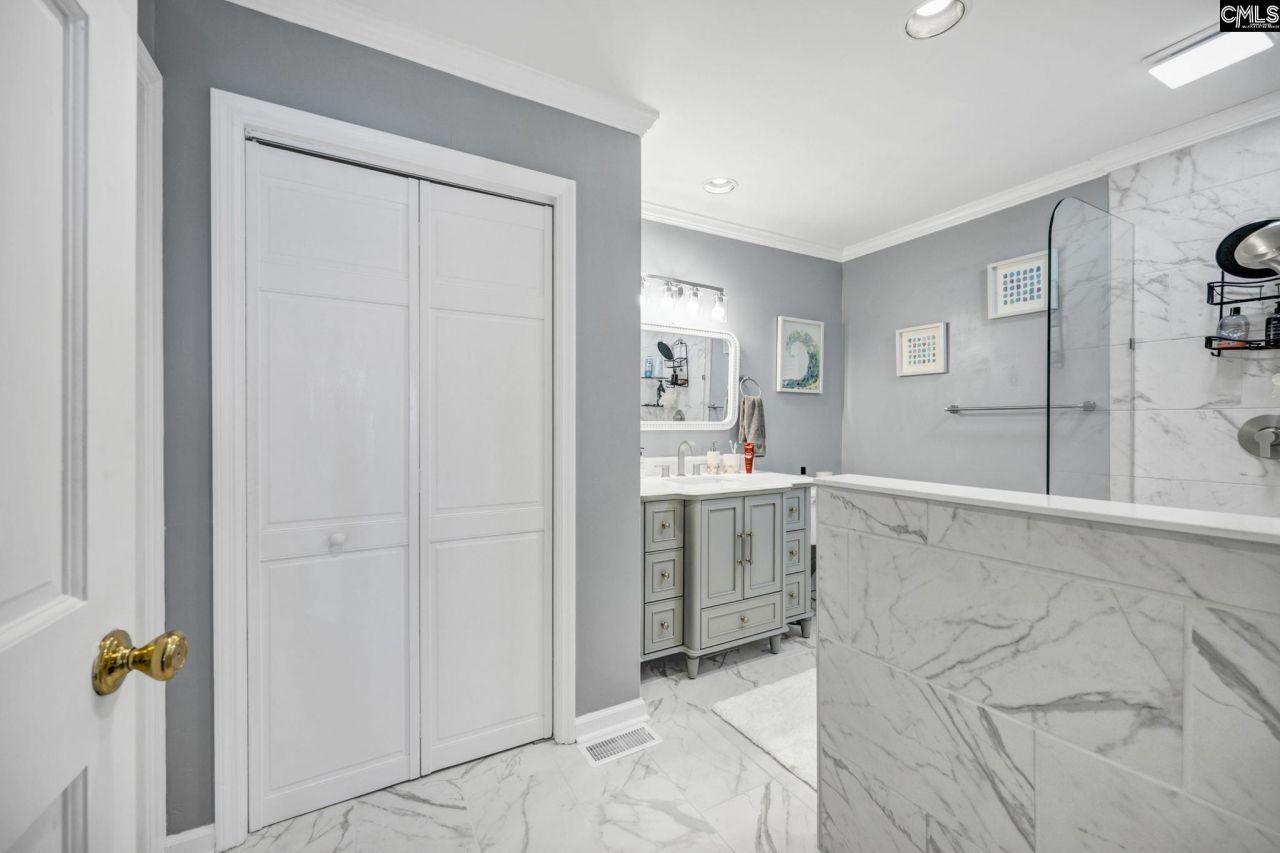 131 West Circle Drive Photo 37