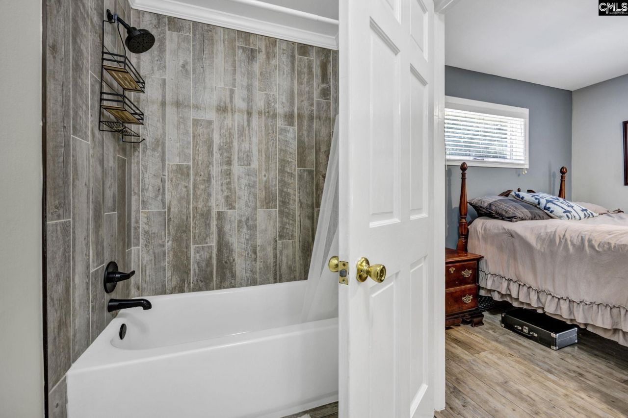 131 West Circle Drive Photo 43