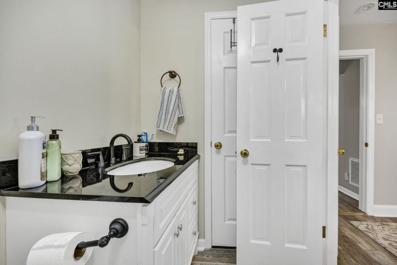 131 West Circle Drive Photo 45