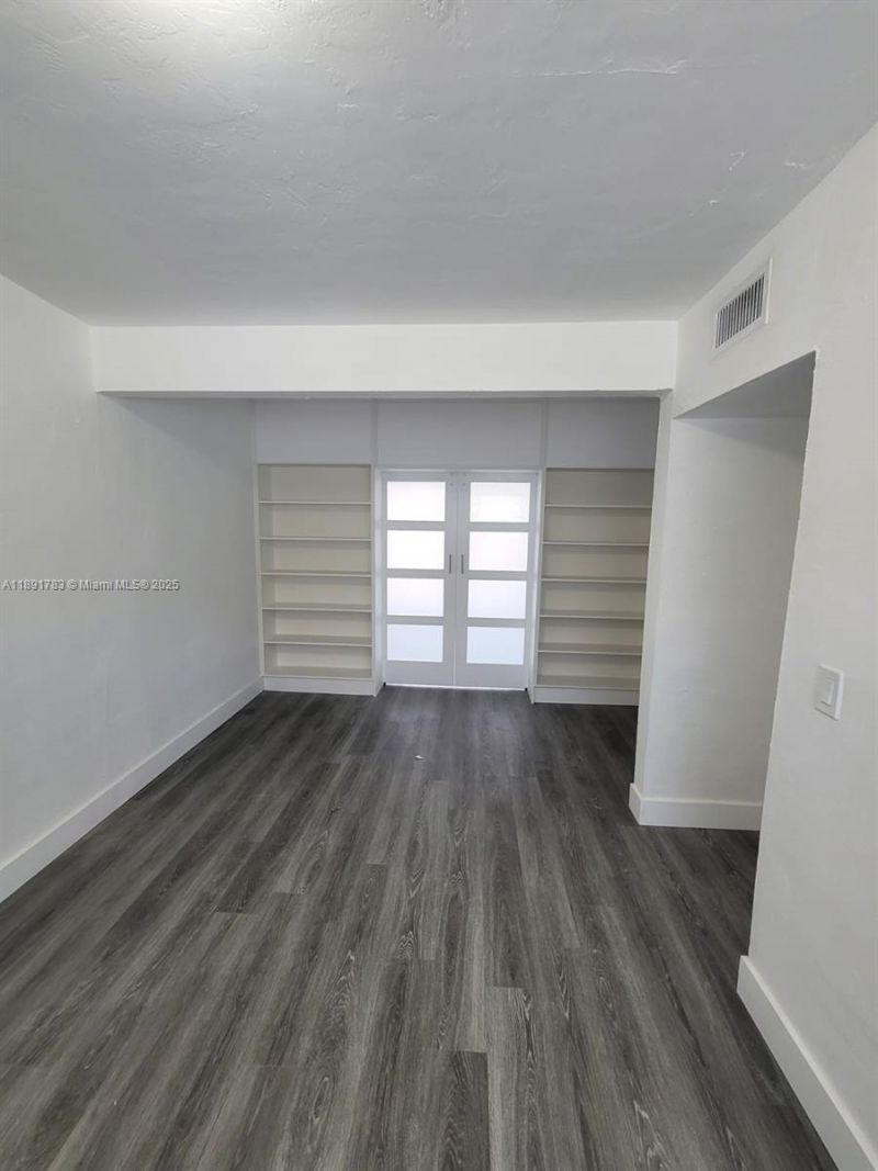 7435 Byron Ave, Miami Beach, FL 33141 Photo