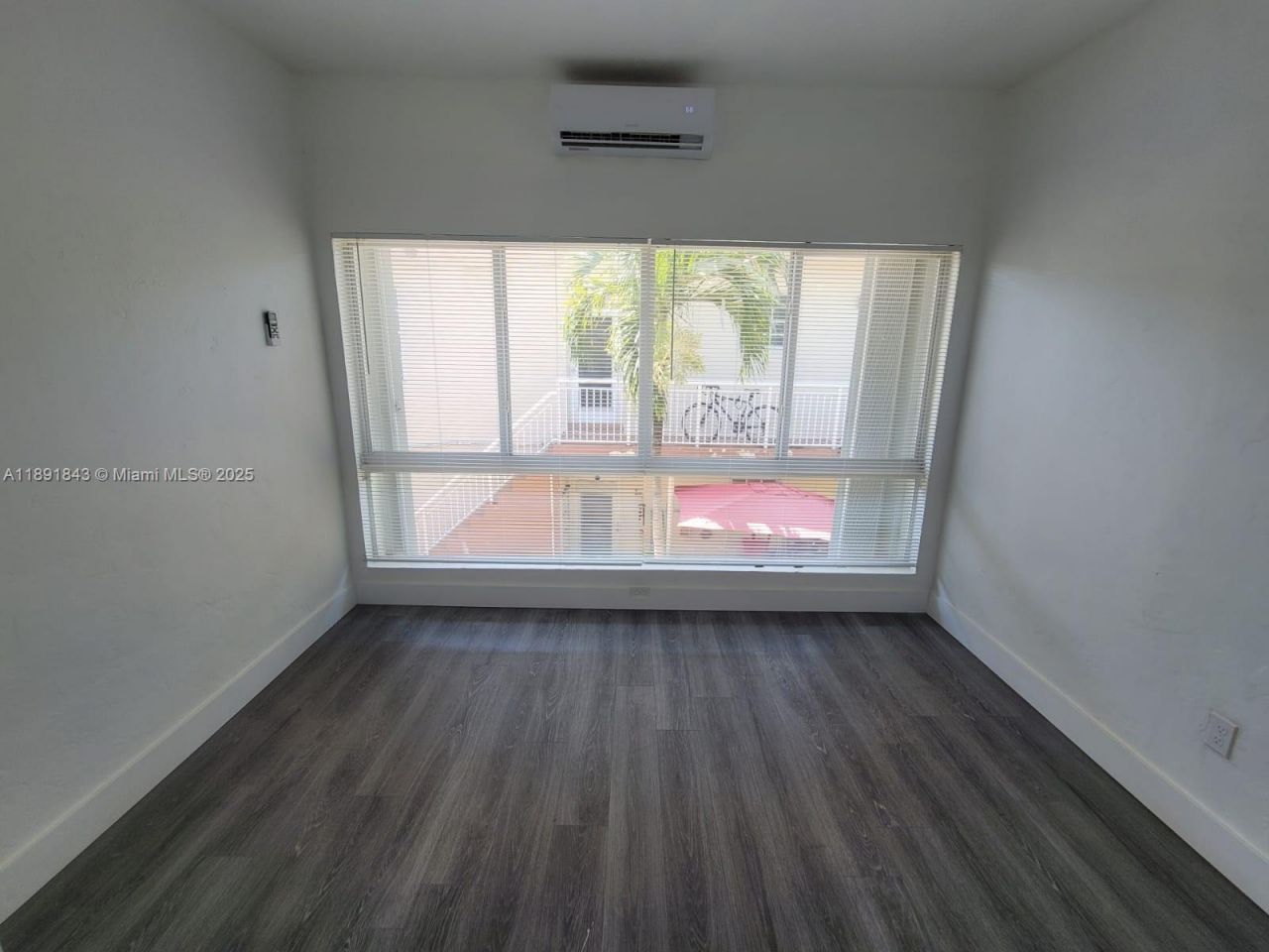 7435 Byron Ave, Miami Beach, FL 33141 Photo