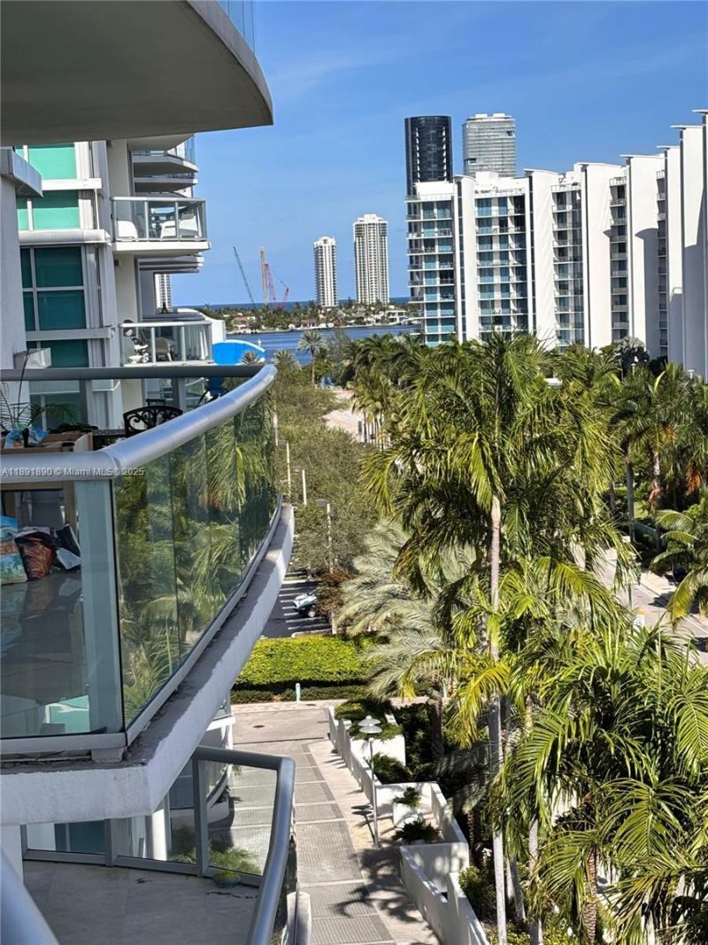 3131 NE 188th St, Unit 1-809, Aventura, FL 33180 Photo