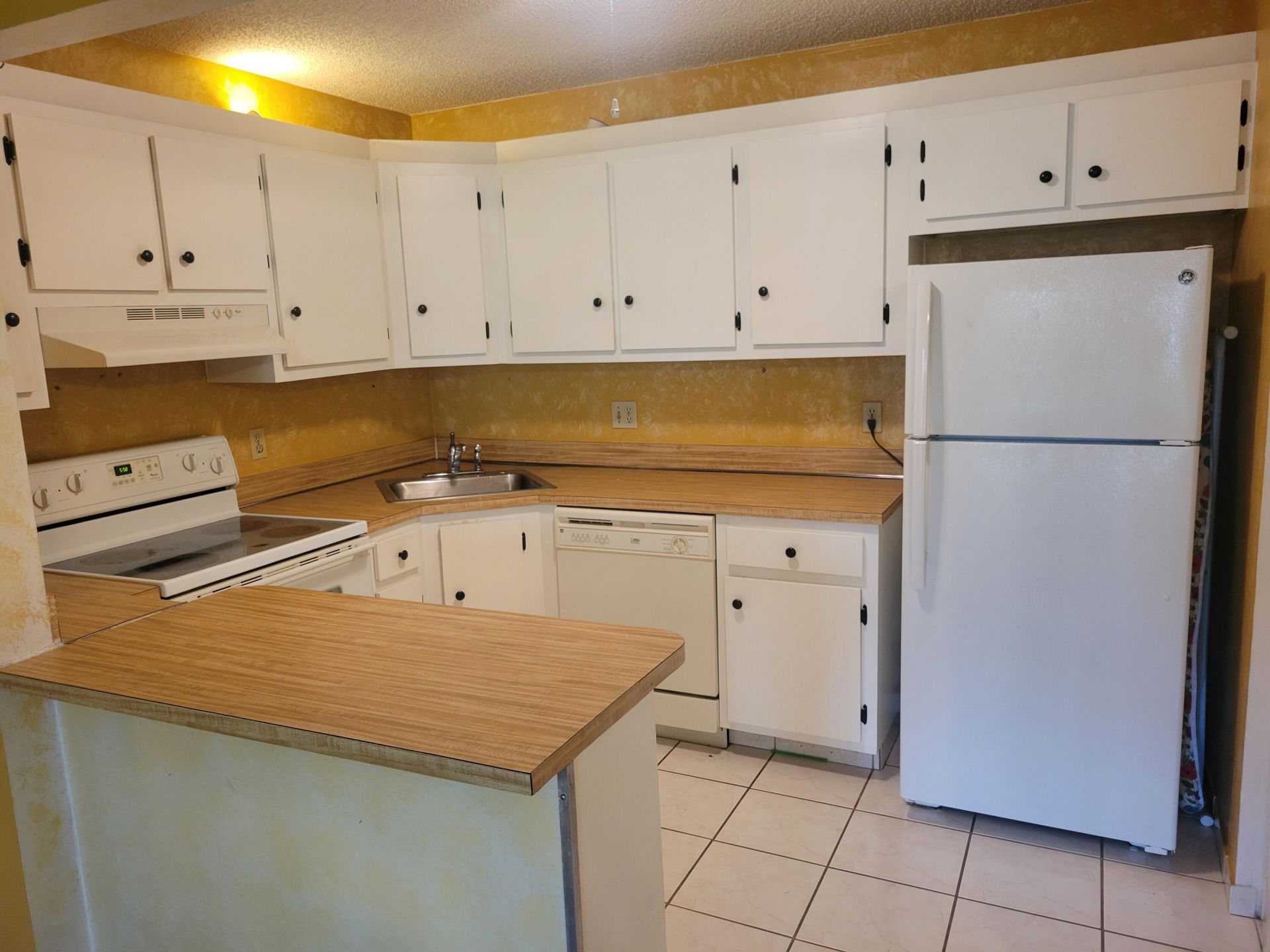 325 Knotty Pine Circle, Unit B-2, Greenacres, FL 33463 Photo