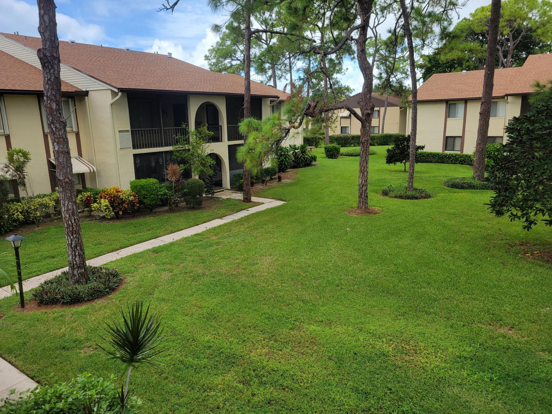 325 Knotty Pine Circle, Unit B-2, Greenacres, FL 33463 Photo