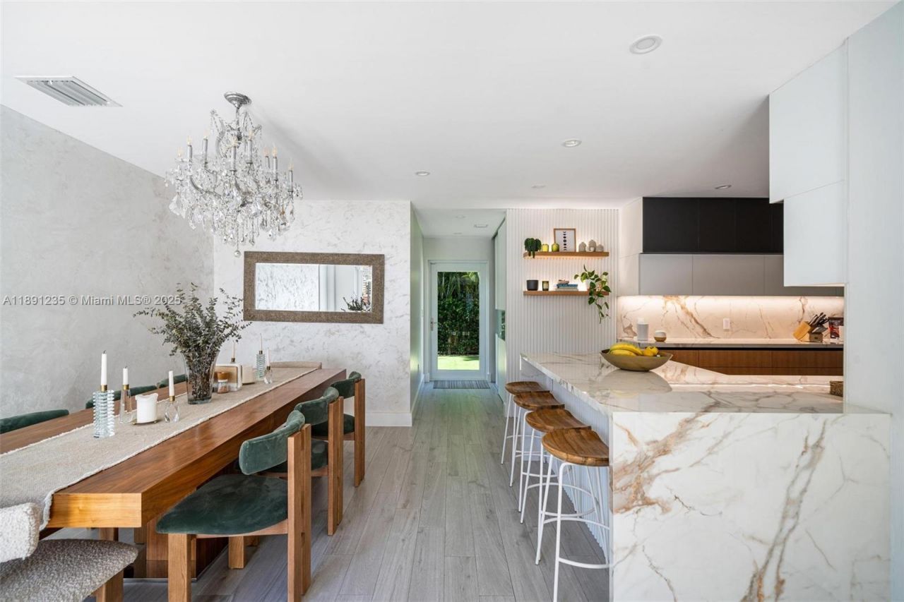 2437 SW 25th Ter, Miami, FL 33133 Photo