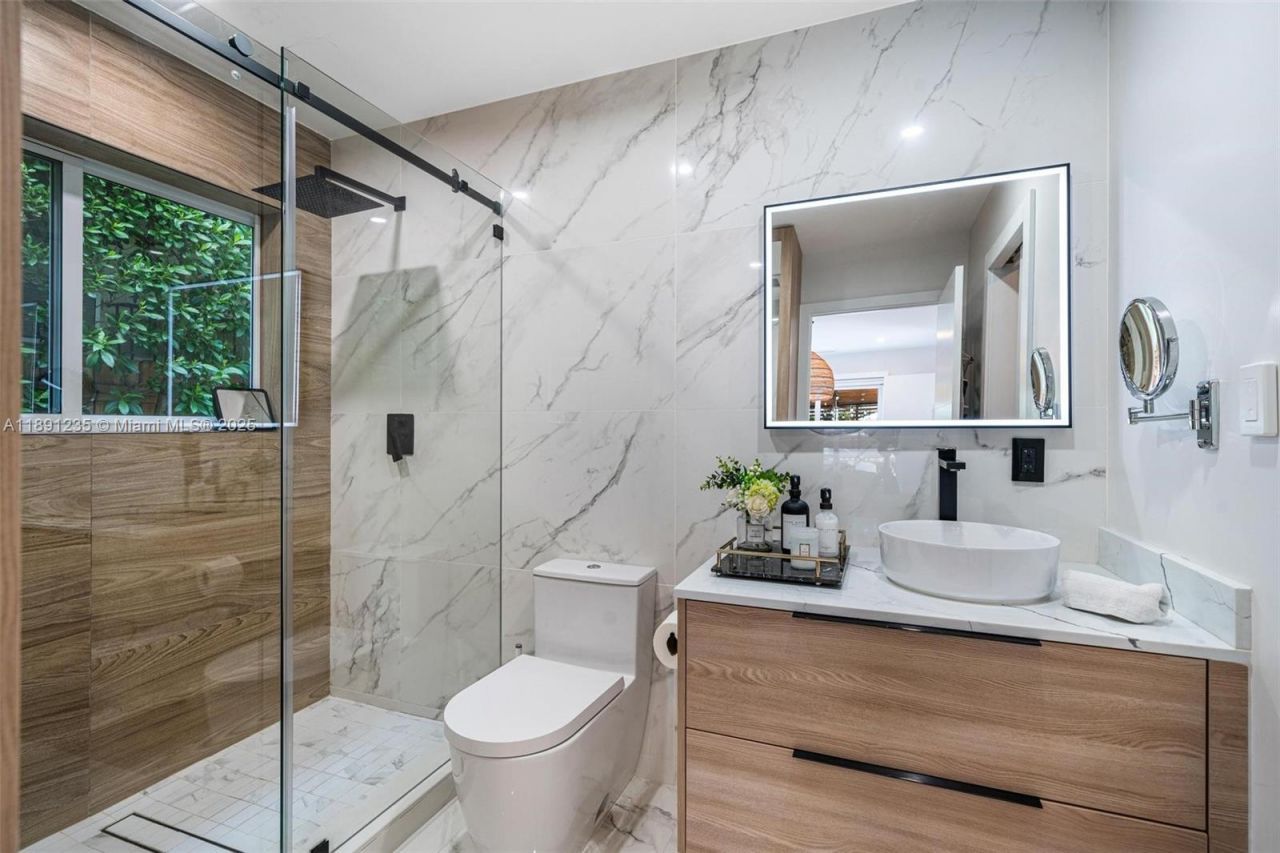 2437 SW 25th Ter, Miami, FL 33133 Photo