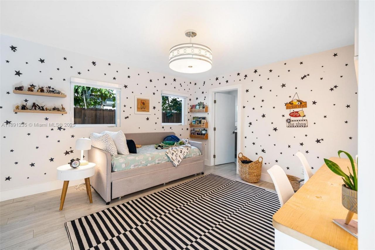 2437 SW 25th Ter, Miami, FL 33133 Photo