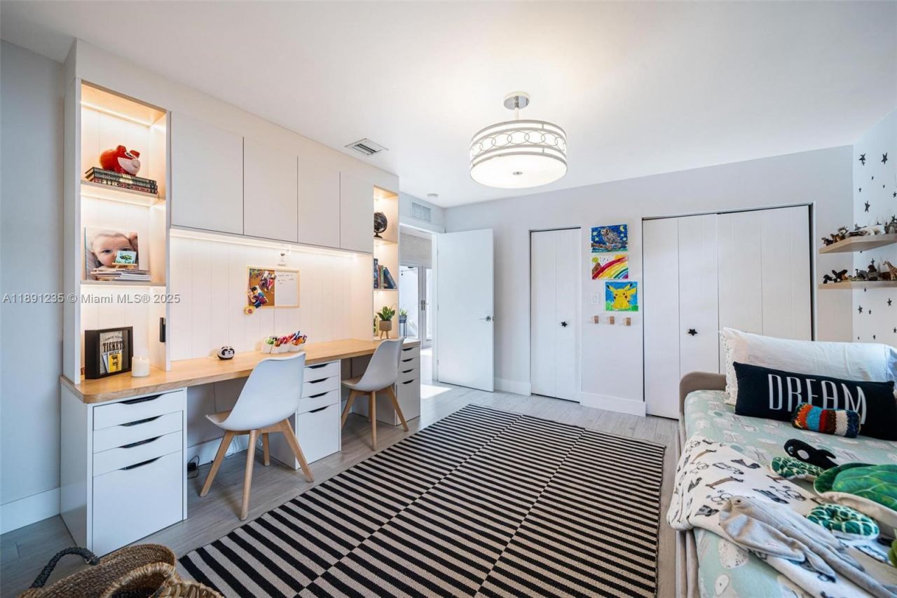 2437 SW 25th Ter, Miami, FL 33133 Photo