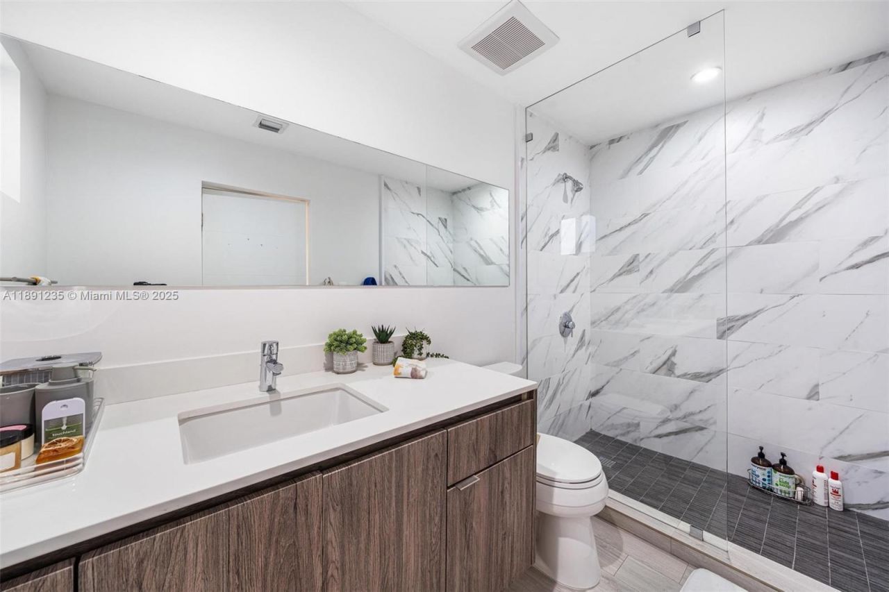 2437 SW 25th Ter, Miami, FL 33133 Photo