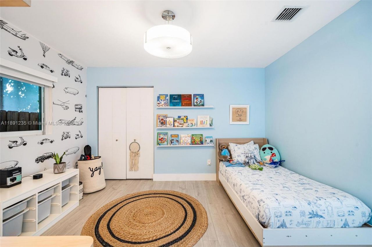 2437 SW 25th Ter, Miami, FL 33133 Photo