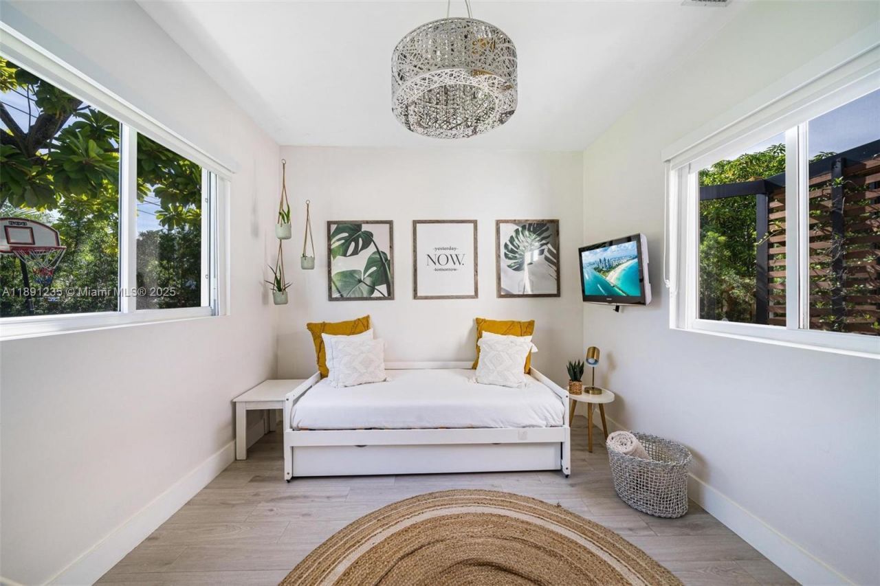 2437 SW 25th Ter, Miami, FL 33133 Photo