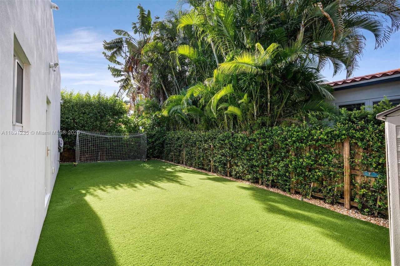 2437 SW 25th Ter, Miami, FL 33133 Photo