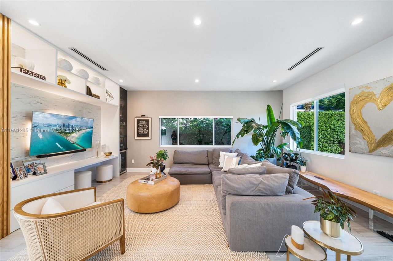 2437 SW 25th Ter, Miami, FL 33133 Photo