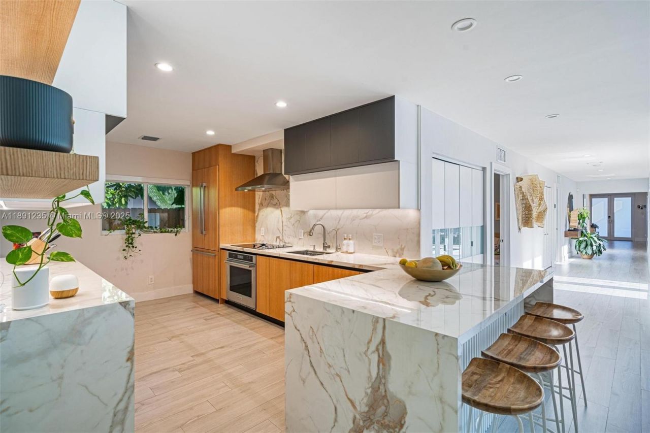 2437 SW 25th Ter, Miami, FL 33133 Photo