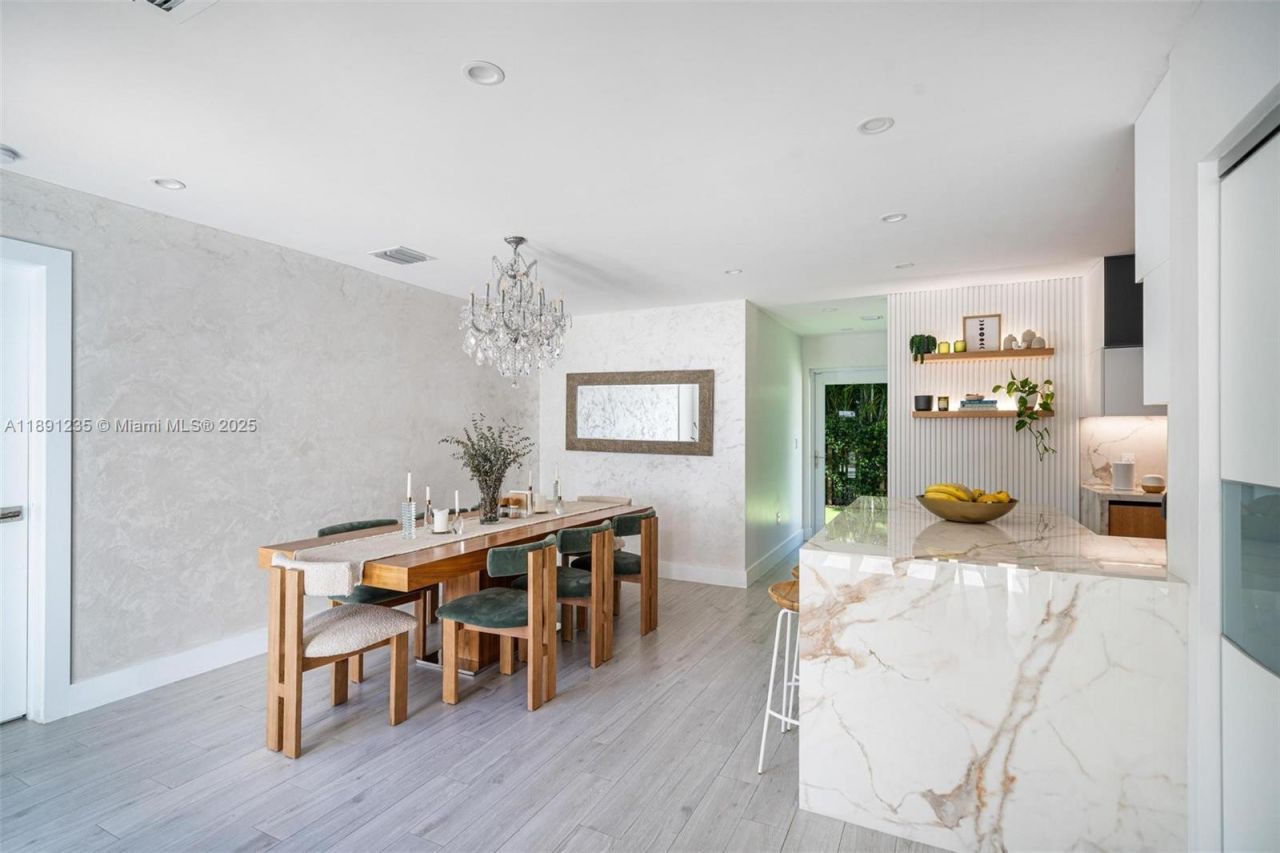 2437 SW 25th Ter, Miami, FL 33133 Photo