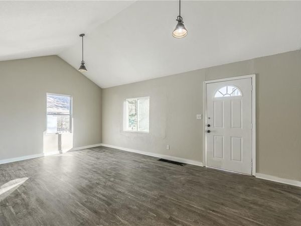 3920 Spruce Avenue, Kansas City, MO 64130