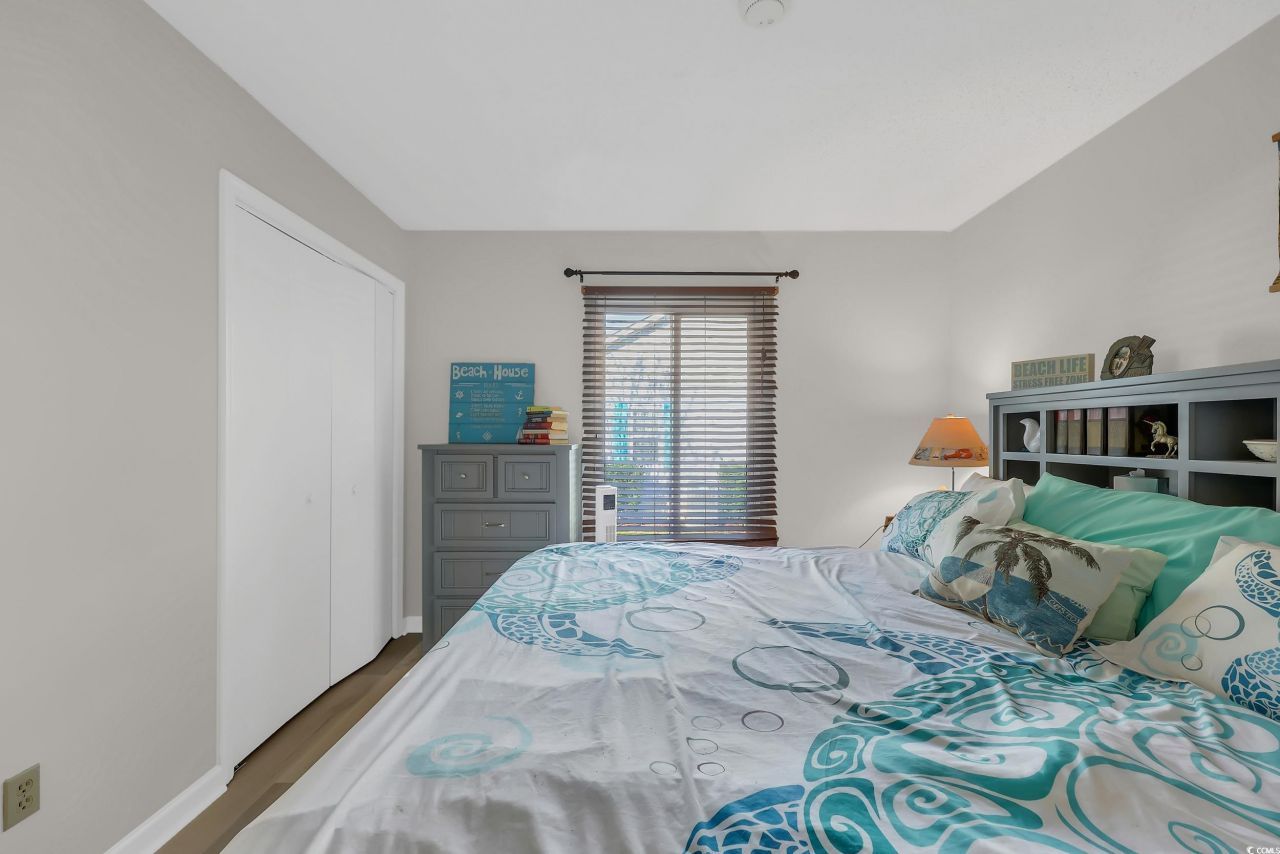 609 Bay St. Photo 11