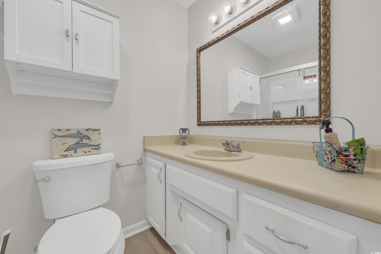 609 Bay St. Photo 12