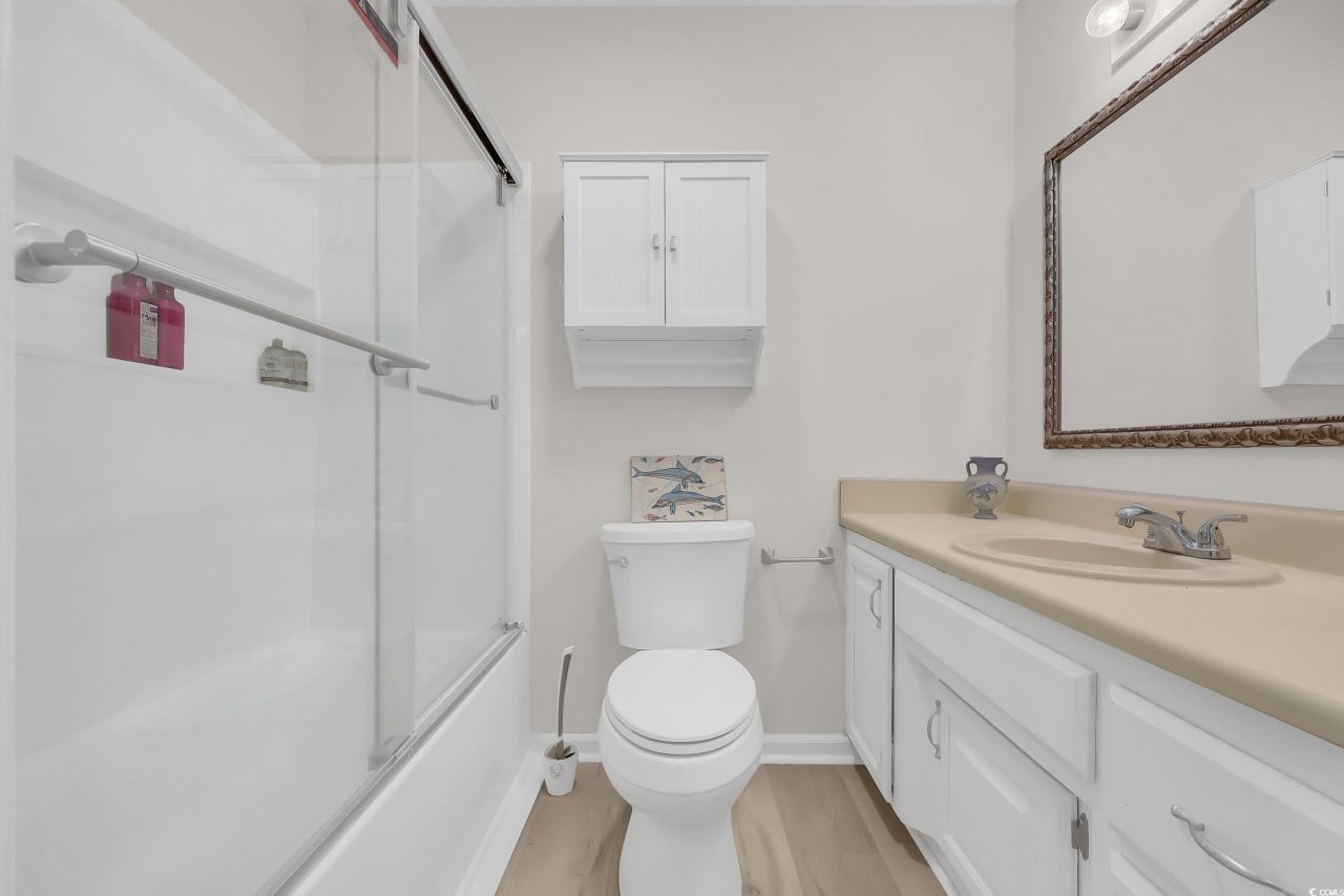 609 Bay St. Photo 13