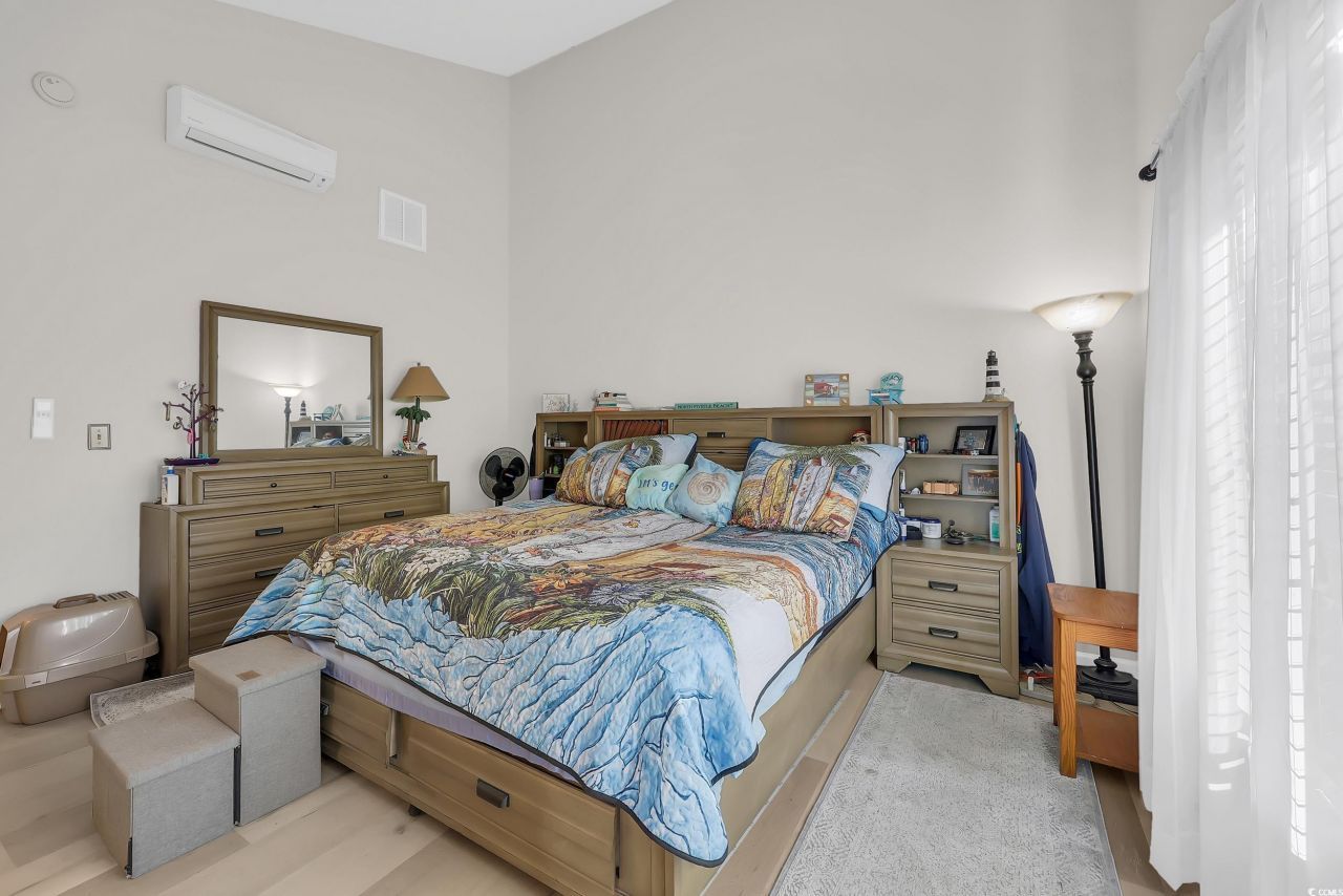 609 Bay St. Photo 15