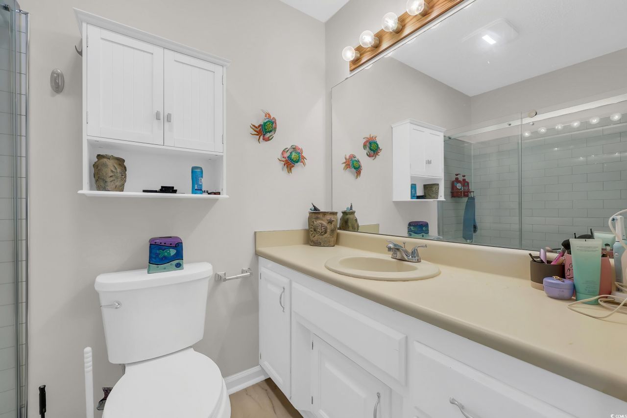 609 Bay St. Photo 16