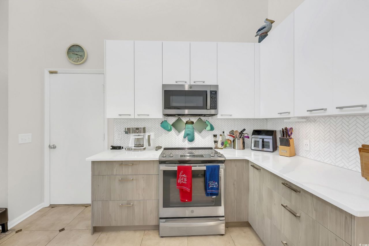 609 Bay St. Photo 25