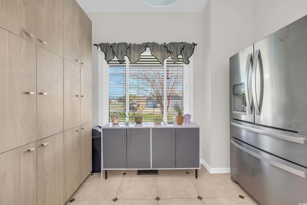 609 Bay St. Photo 26