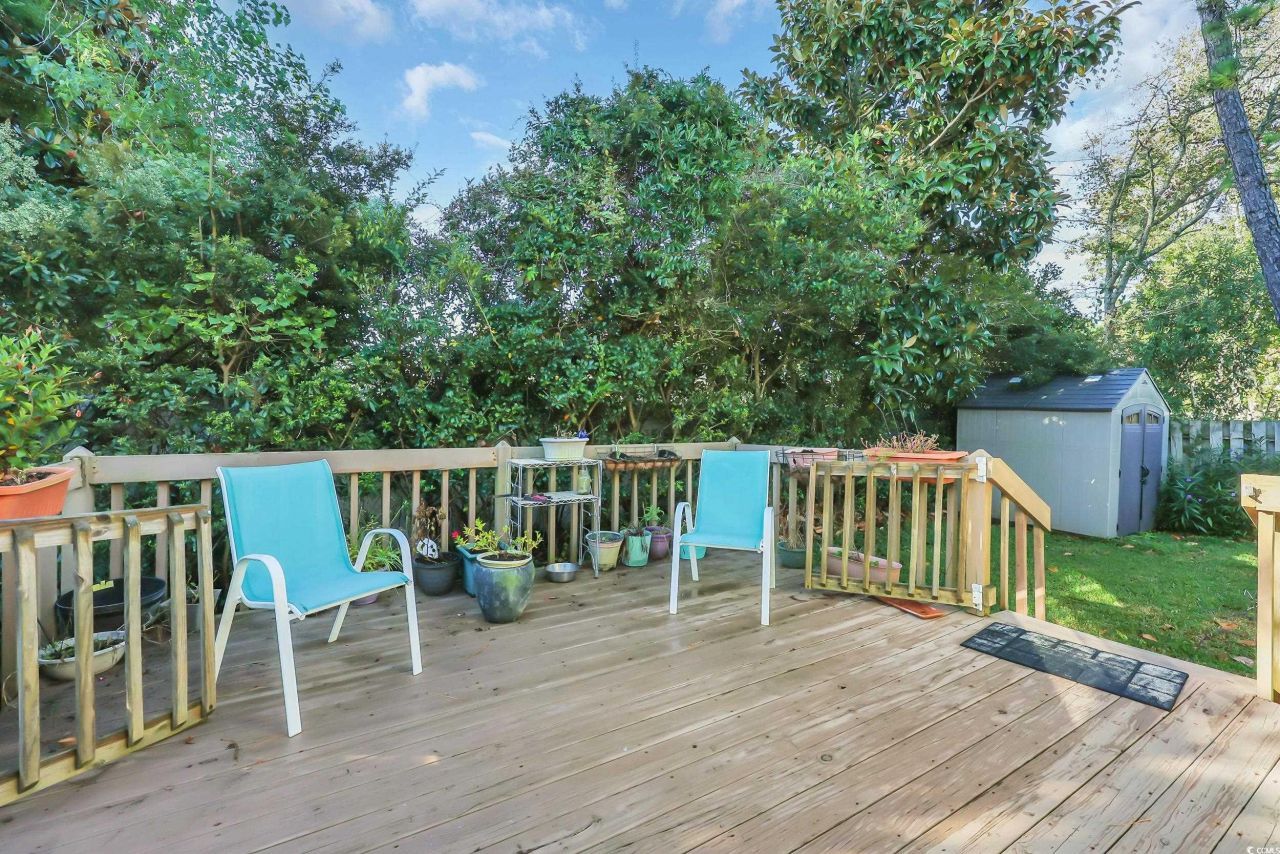 609 Bay St. Photo 28