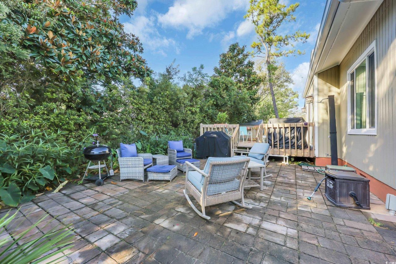 609 Bay St. Photo 30