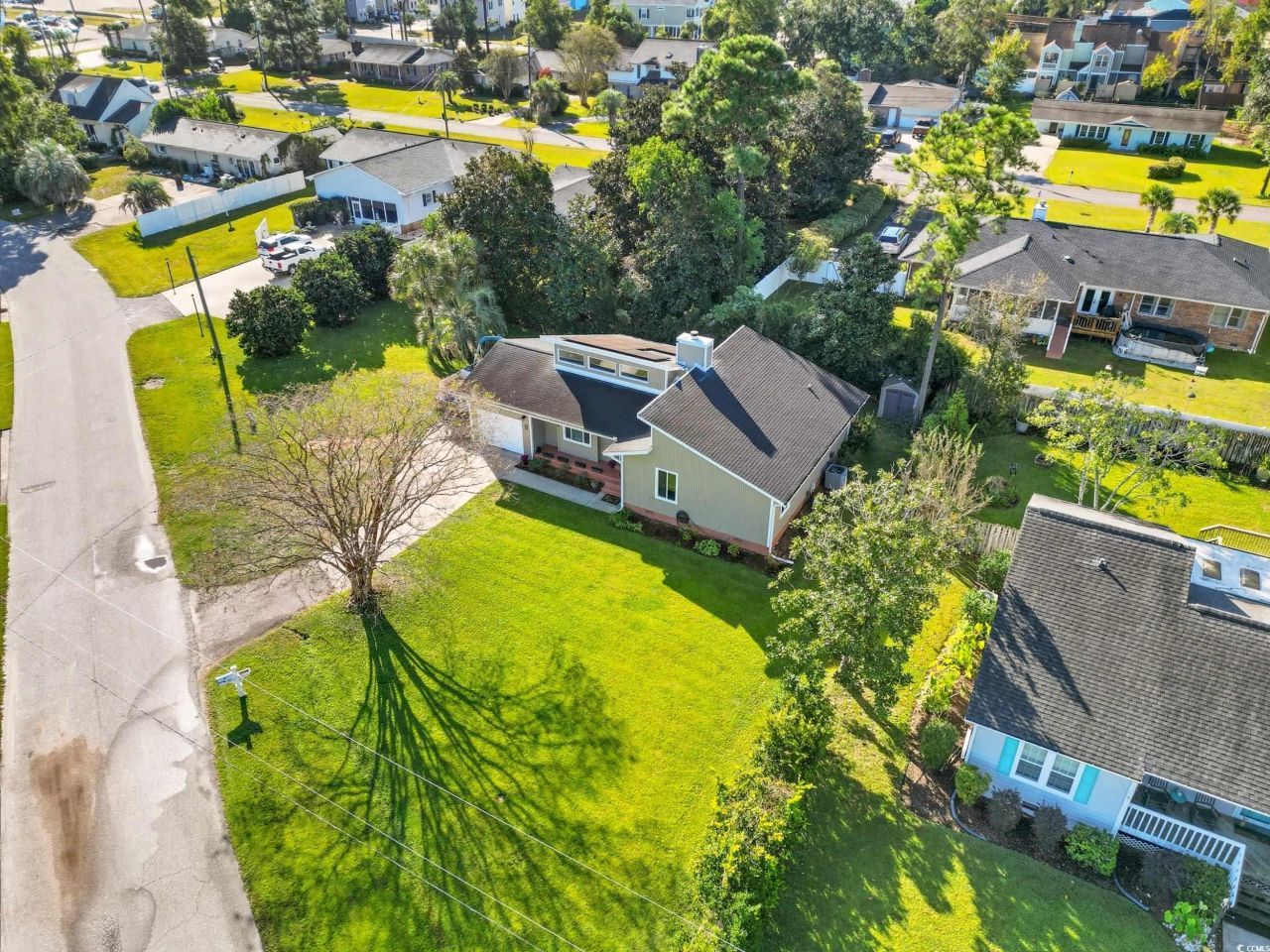 609 Bay St. Photo 31