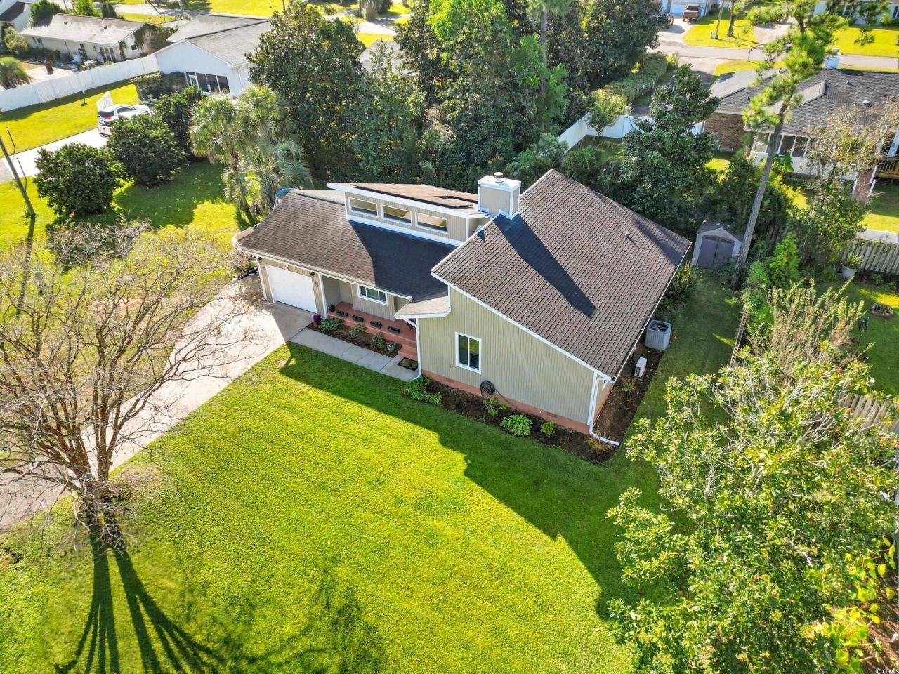 609 Bay St. Photo 32