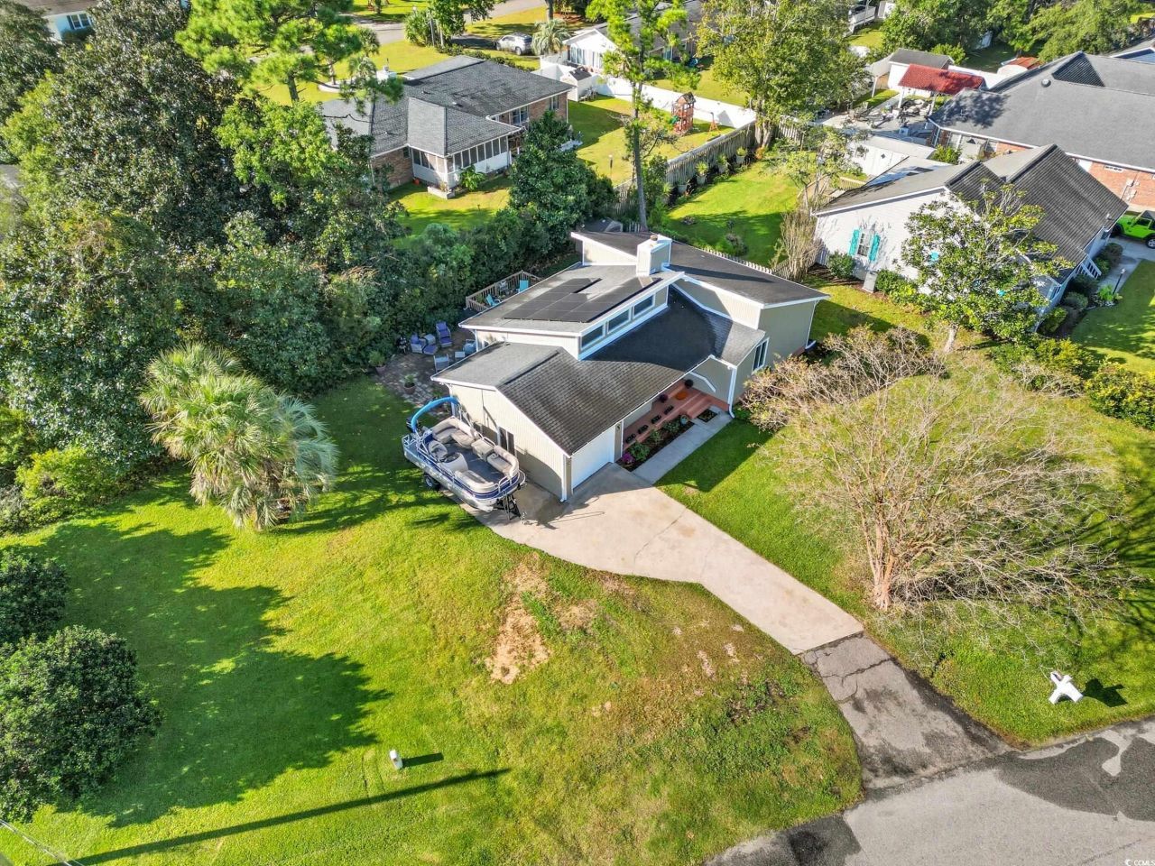 609 Bay St. Photo 33