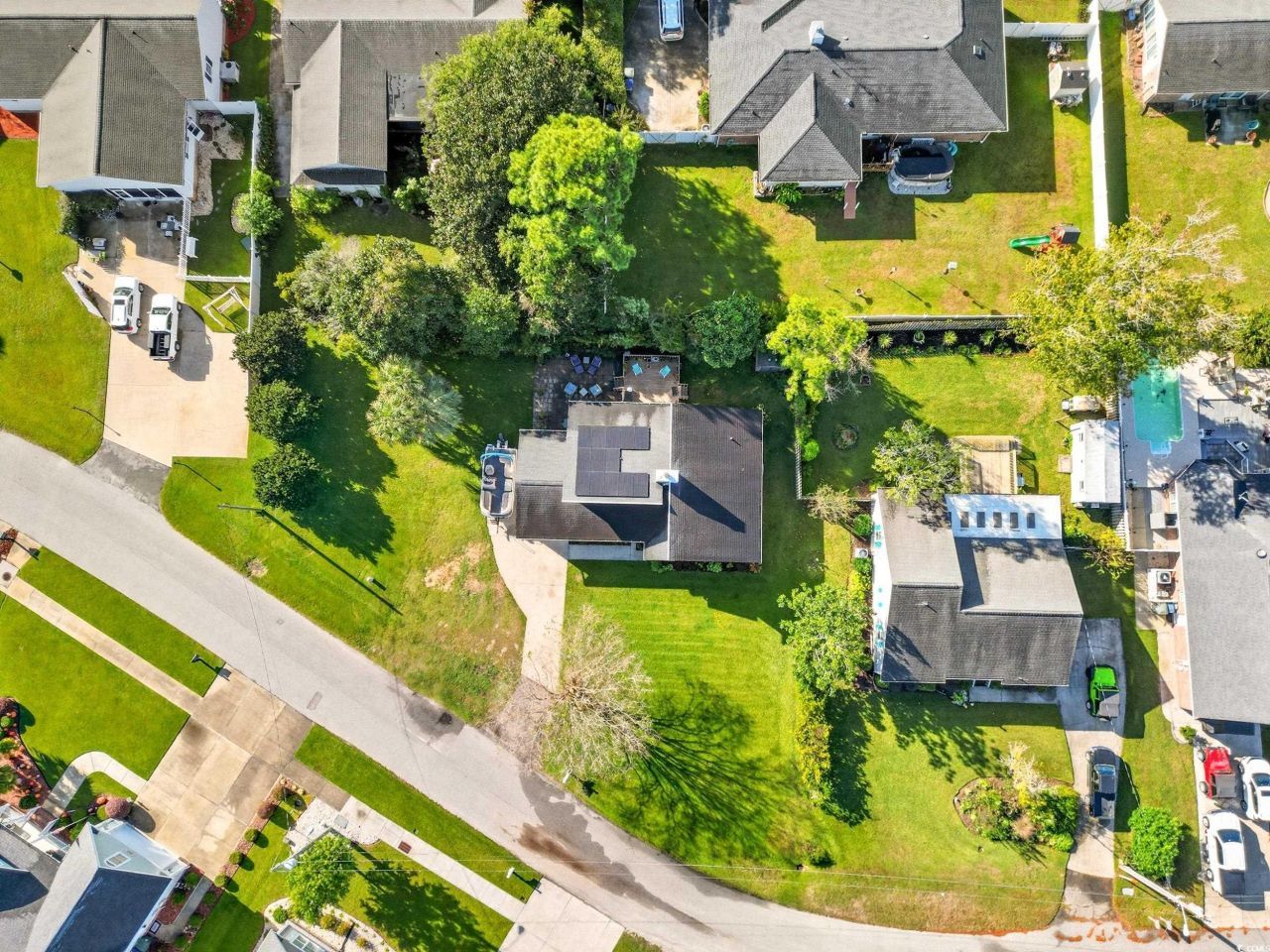 609 Bay St. Photo 34