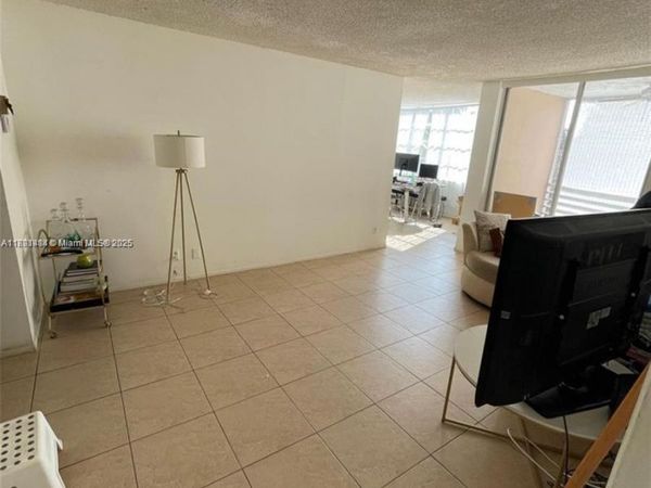 9460 Live Oak Pl, Unit 309, Davie, FL 33324